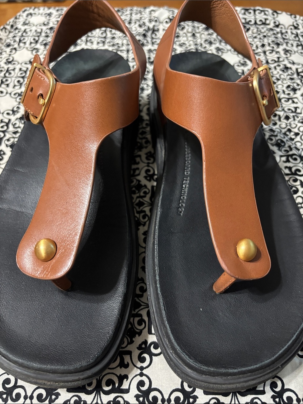 Fitflop Brown Leather T-Strap Sandals with Gold Hardware